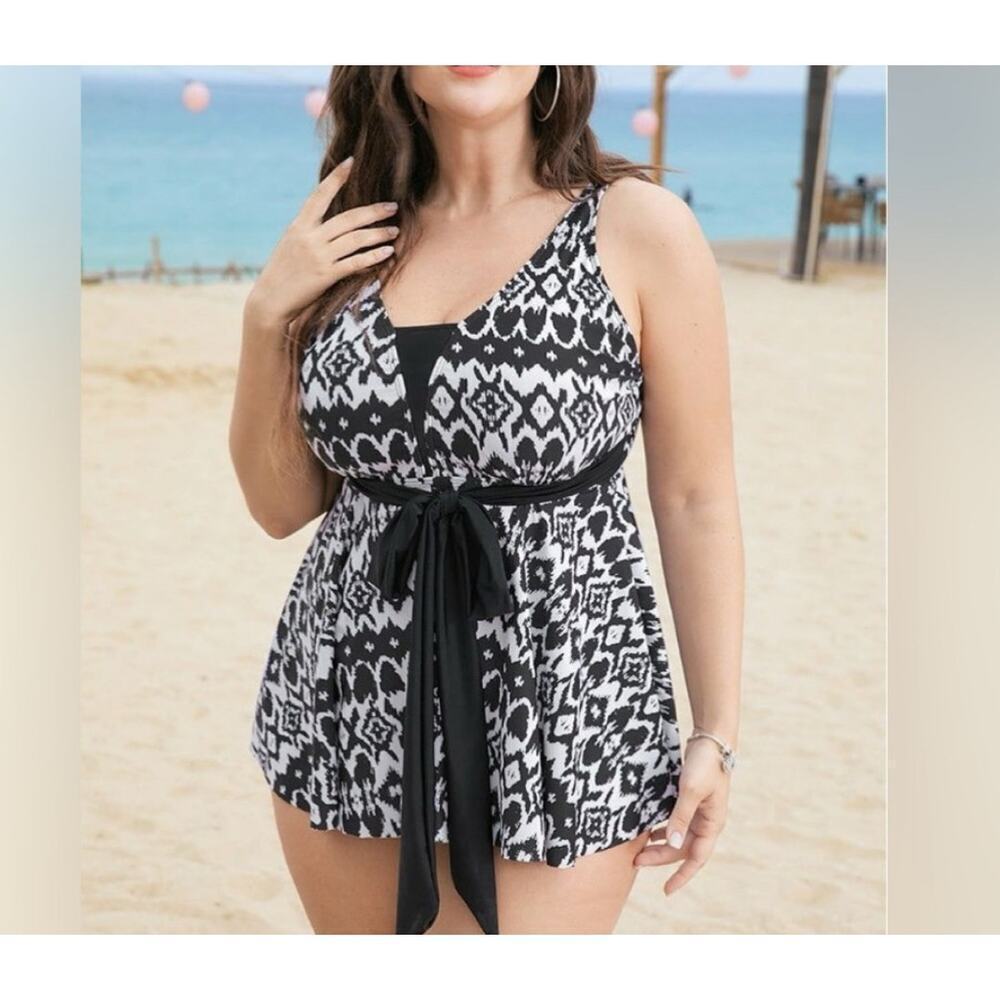 BloomChic Plus Size 18-20 2x Geometric Knotted Swim Tankini Top ONLY!